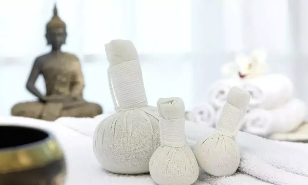 Traditionelle Thai-, Aromaöl- oder Rückenmassage für 1 Paar