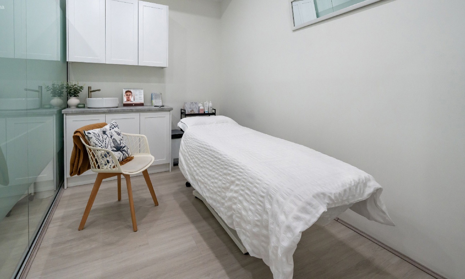 60, 70 or 90-Minute Ultra Lifting Tightening Treatment with LED Light