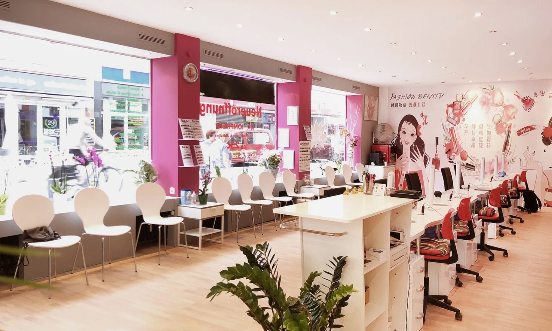 Mani- und/oder Pediküre mit Lack