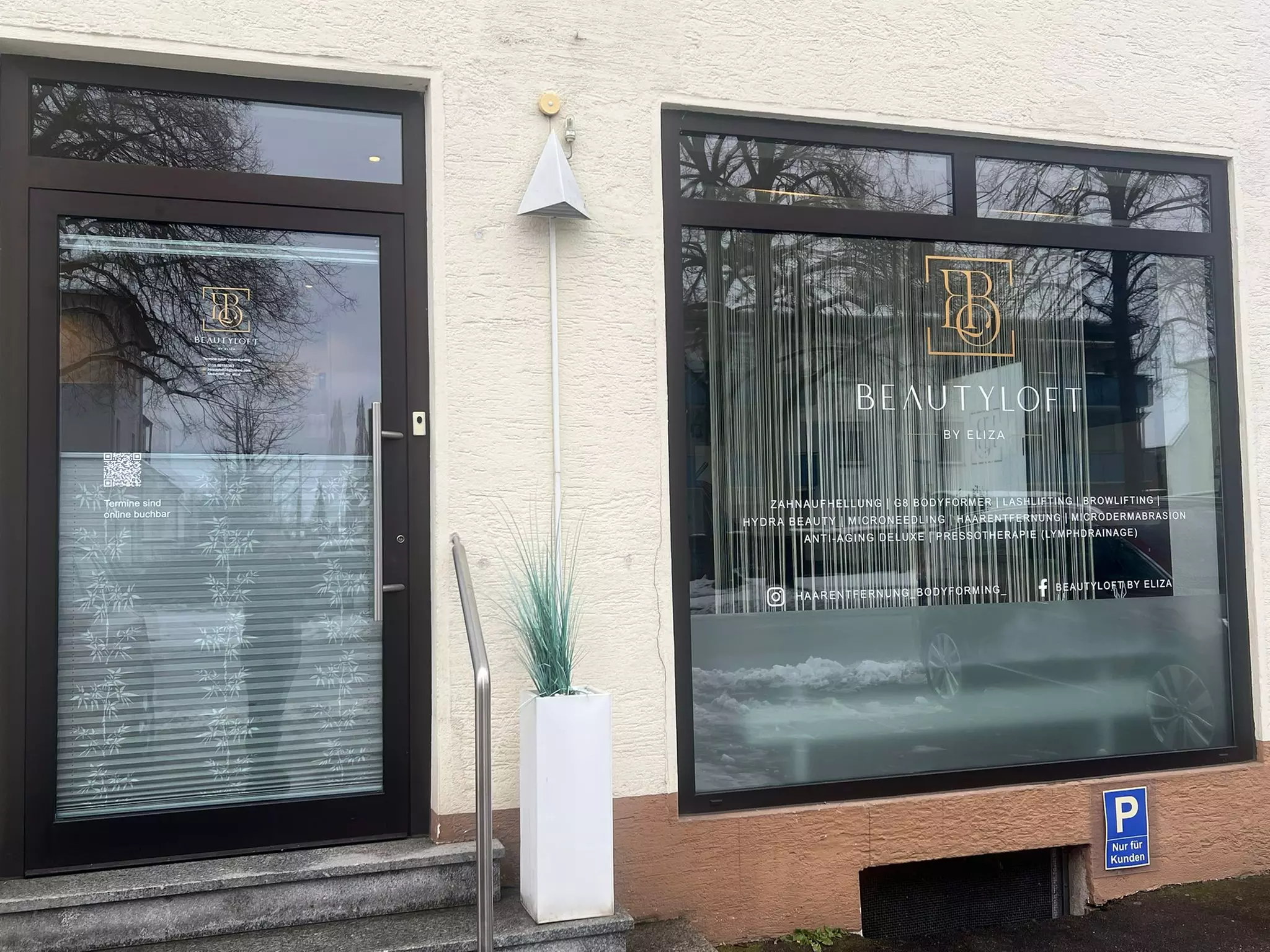 Hydrogen-Gesichtsbehandlung/ Microneedling/ Microdermabrasion