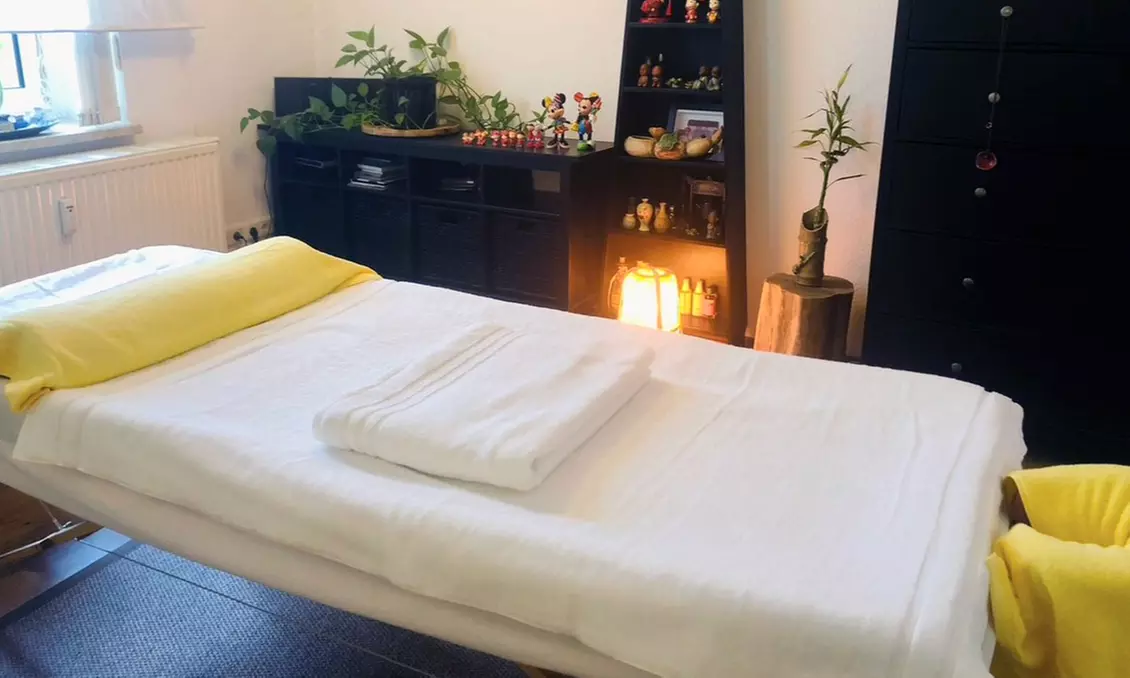 Rücken- & Fuß-Massage / Traditionelle chinesische Ganzkörpermassage