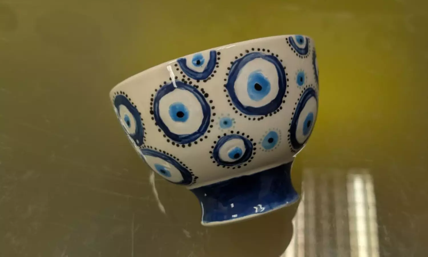 Taller de pintura cerámica con picoteo y bebida para 1 o 2 personas