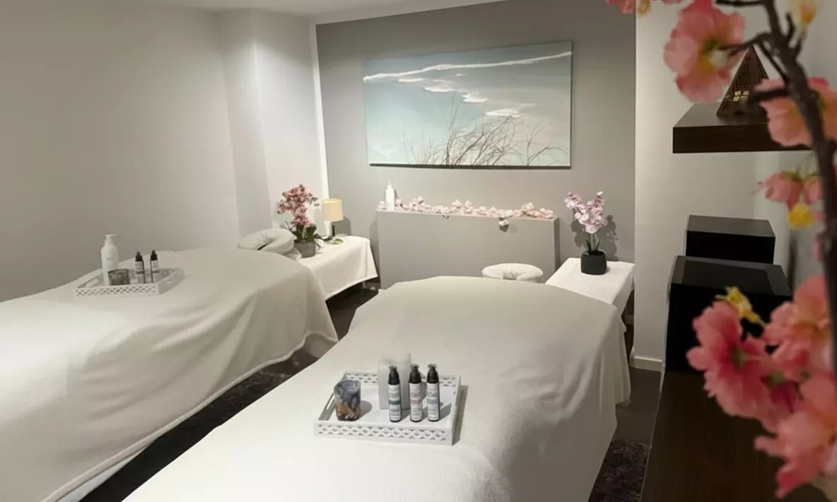 60 oder 90 Min. Hot-Stone-Massage inkl. Sauna & Ruheraum für 1-2 Pers.