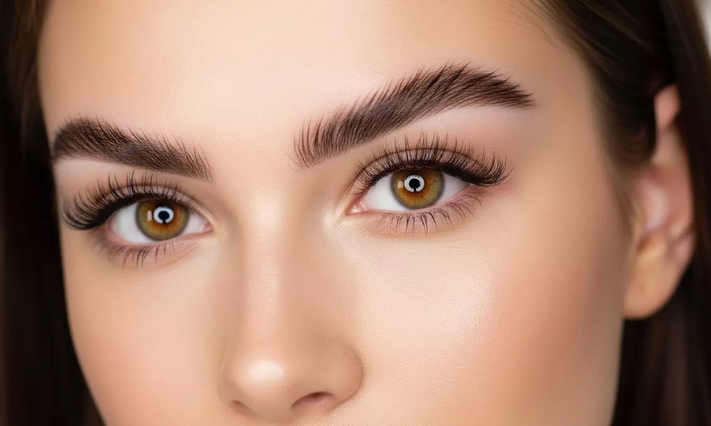 Laminado de cejas coreano o lifting y tinte de pestañas coreano