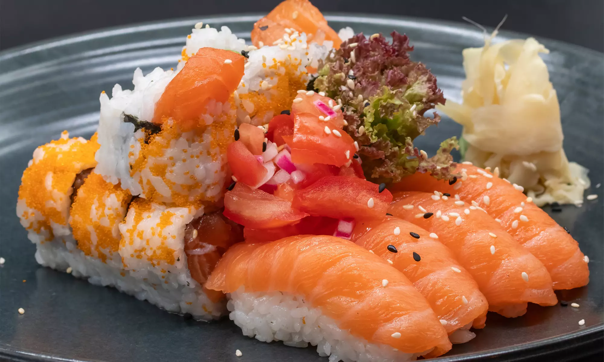 Sushi Platte mit bis zu 100 Stück inkl. Vorspeise oder Dessert
