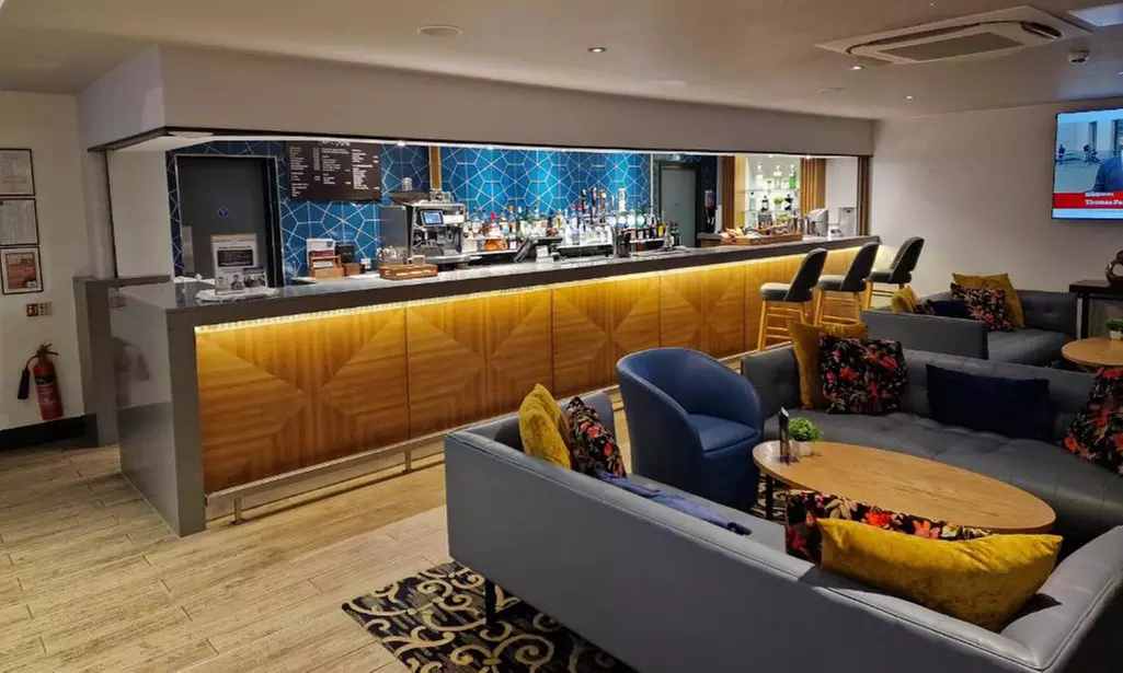 Felbridge: Double Standard with Breakfast