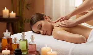 Shiatsu, Lomi Lomi, Aromaöl- oder Rücken-Massagen für 1 Person (bis zu 46% sparen)