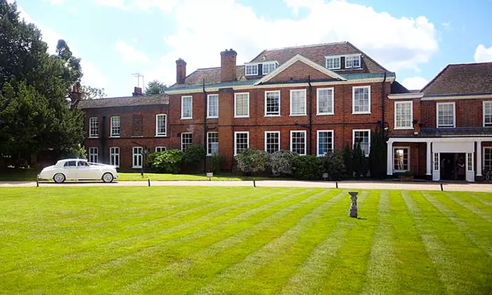 Buckinghamshire: Standard Double/Garden/Deluxe Room with Breakfast