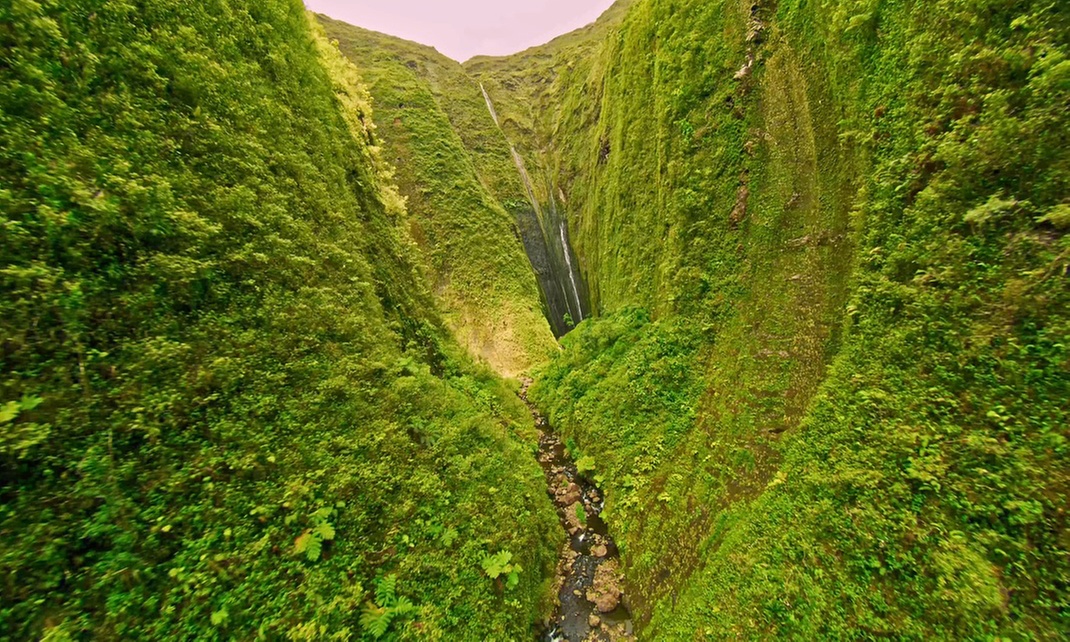 Enjoy Hawaiian Scenery and History with Flying Ride Films