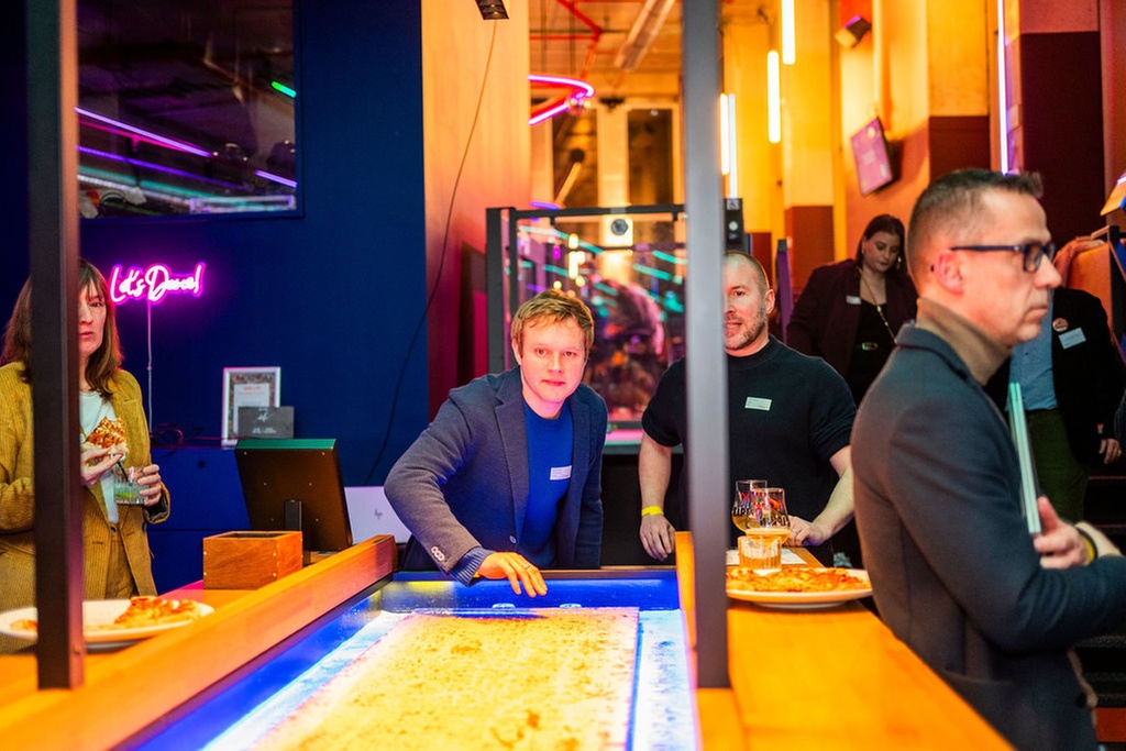 Expérience ludique et conviviale avec activités et combos gourmands