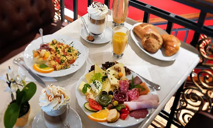 Erstklassiges Champagner-Frühstück für 2 oder 4 Personen