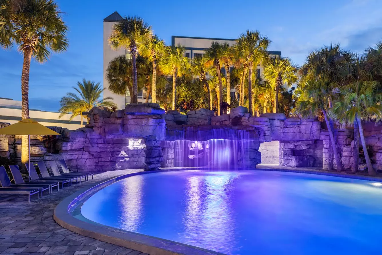 Luxury Resort Near Orlando Parks - Book Now!