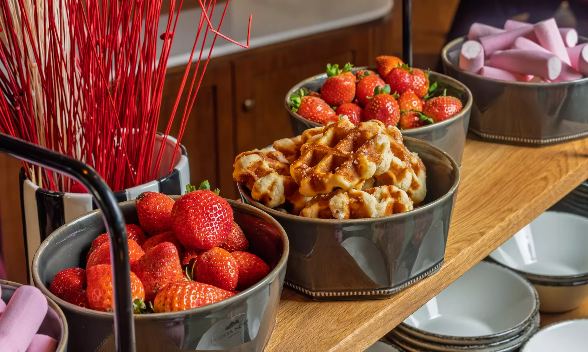 Brunch ilimitado con bufé libre de comida y bebida para 2 o 4 personas