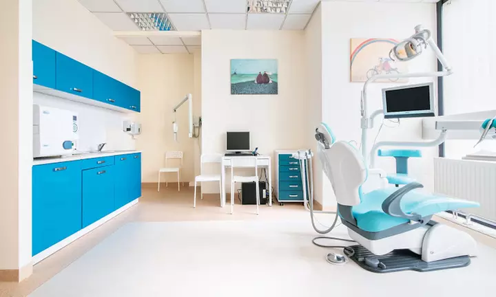 Skaling, polerowanie, piaskowanie i lakierowanie dla 1 osoby