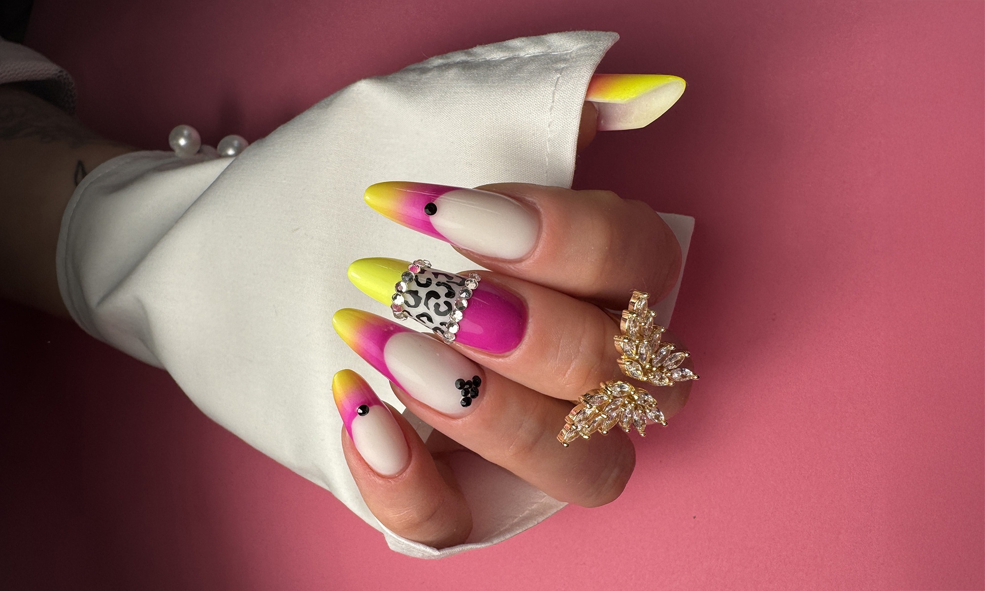 Manicure i pedicure hybrydowy dla pięknych dłoni i stóp