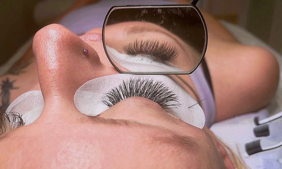 Full Sets of Classic, Wetlook, Hybrid & Volume Eyelash Extensions