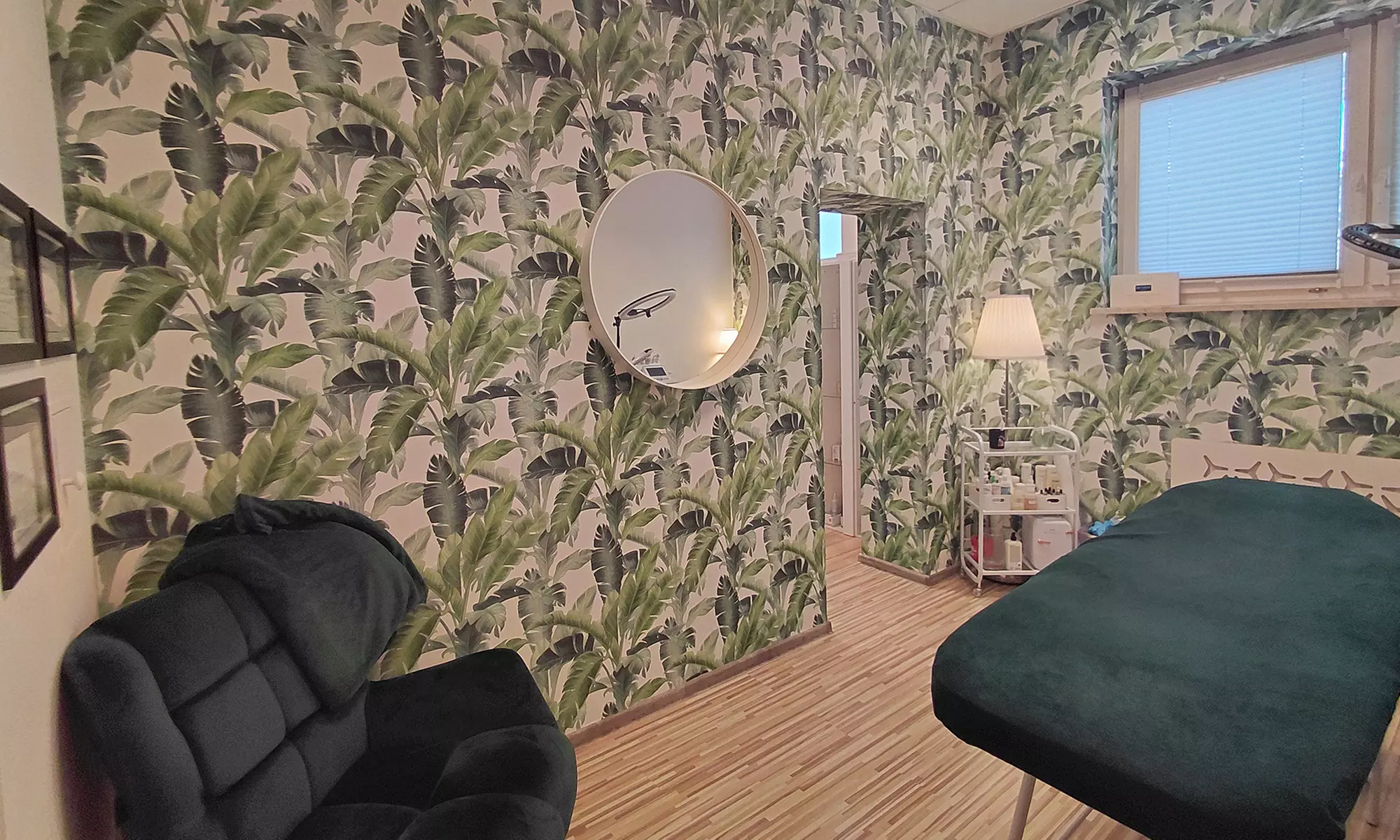 Makijaż permanentny brwi lub ust dla naturalnego piękna o każdej porze