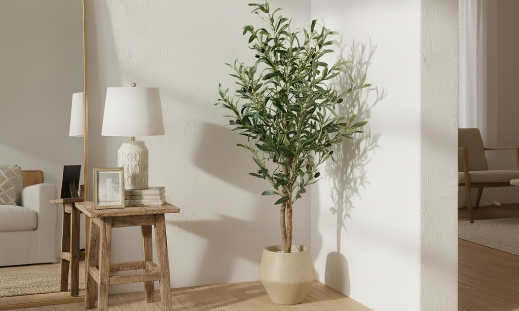 Pianta artificiale decorativa di ulivo