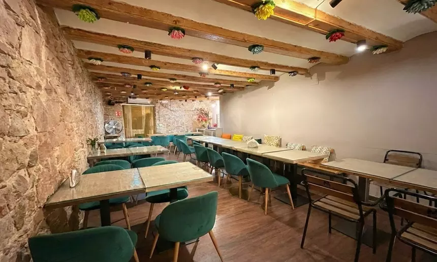 Menú indio-bengalí para 2 o 4 con entrante, principal, postre y bebida