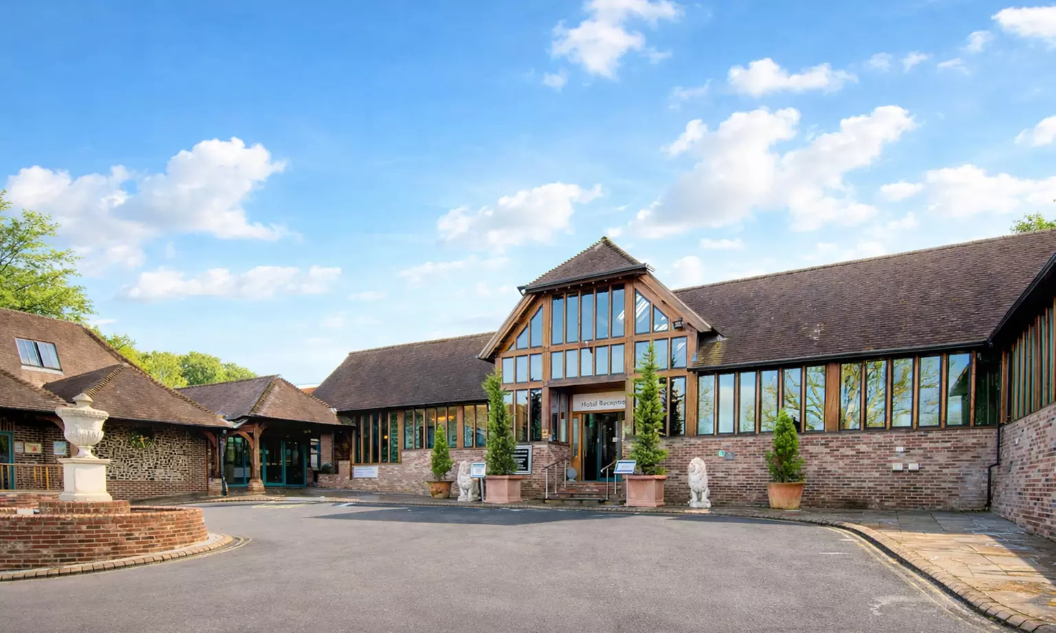 Hampshire: 4* Superior Double or Twin Room Stay with Breakfast