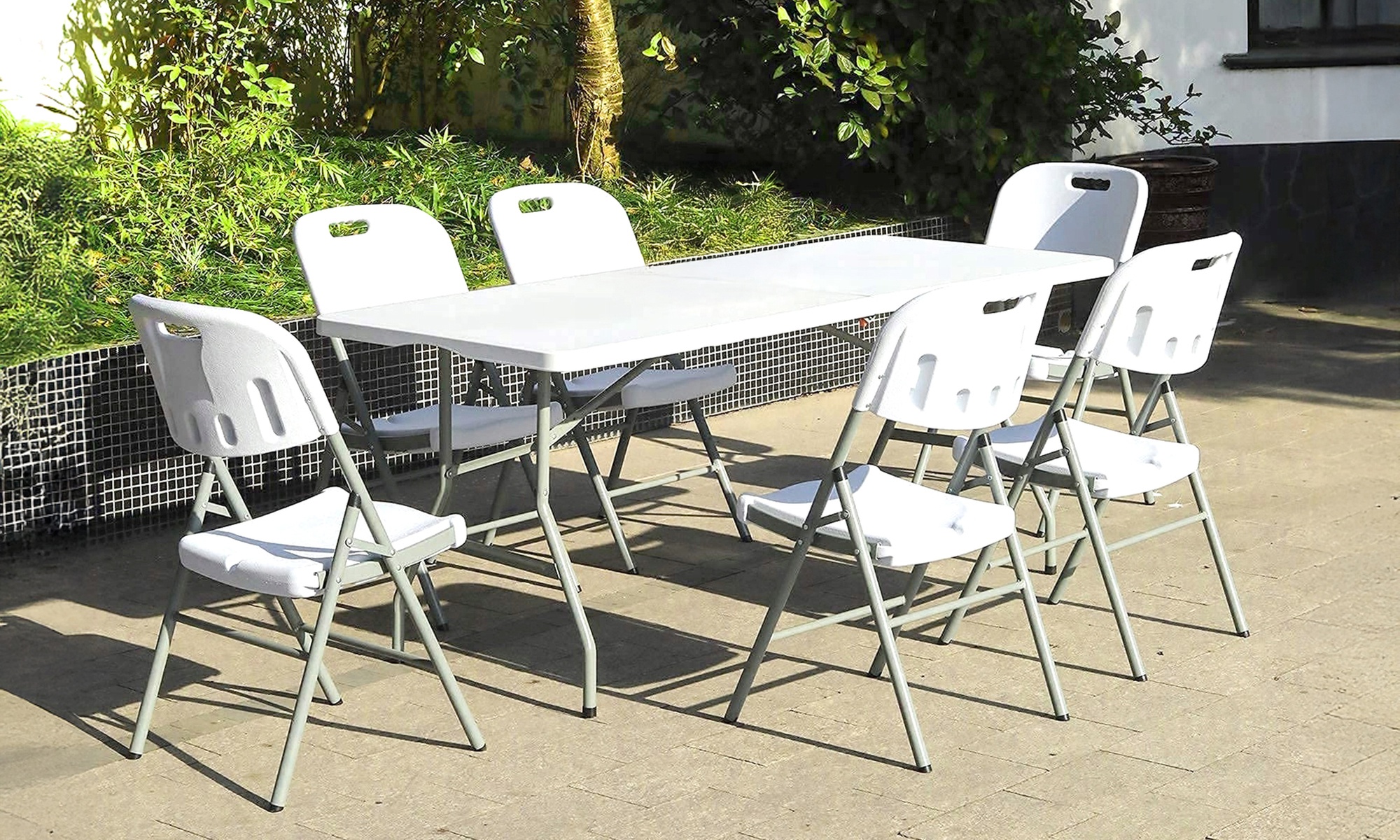 Set con tavolo e sedie pieghevoli da giardino