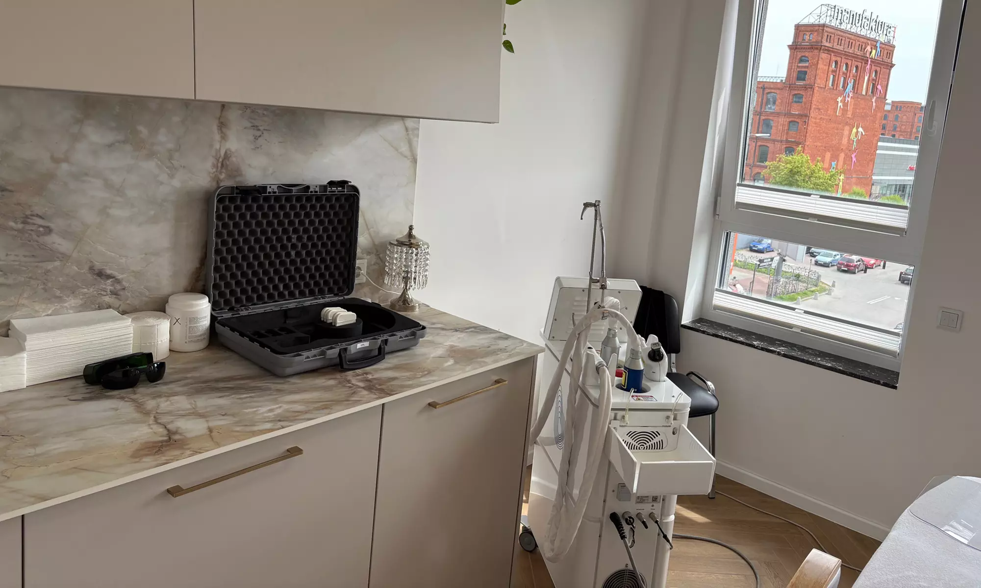 Laserowy peeling węglowy i spersonalizowana maska