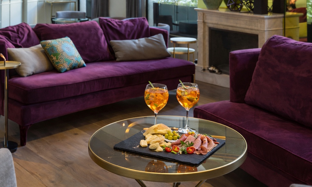 Aperitivo italiano con copas y picoteo para 2 o 4 en hotel 5 estrellas