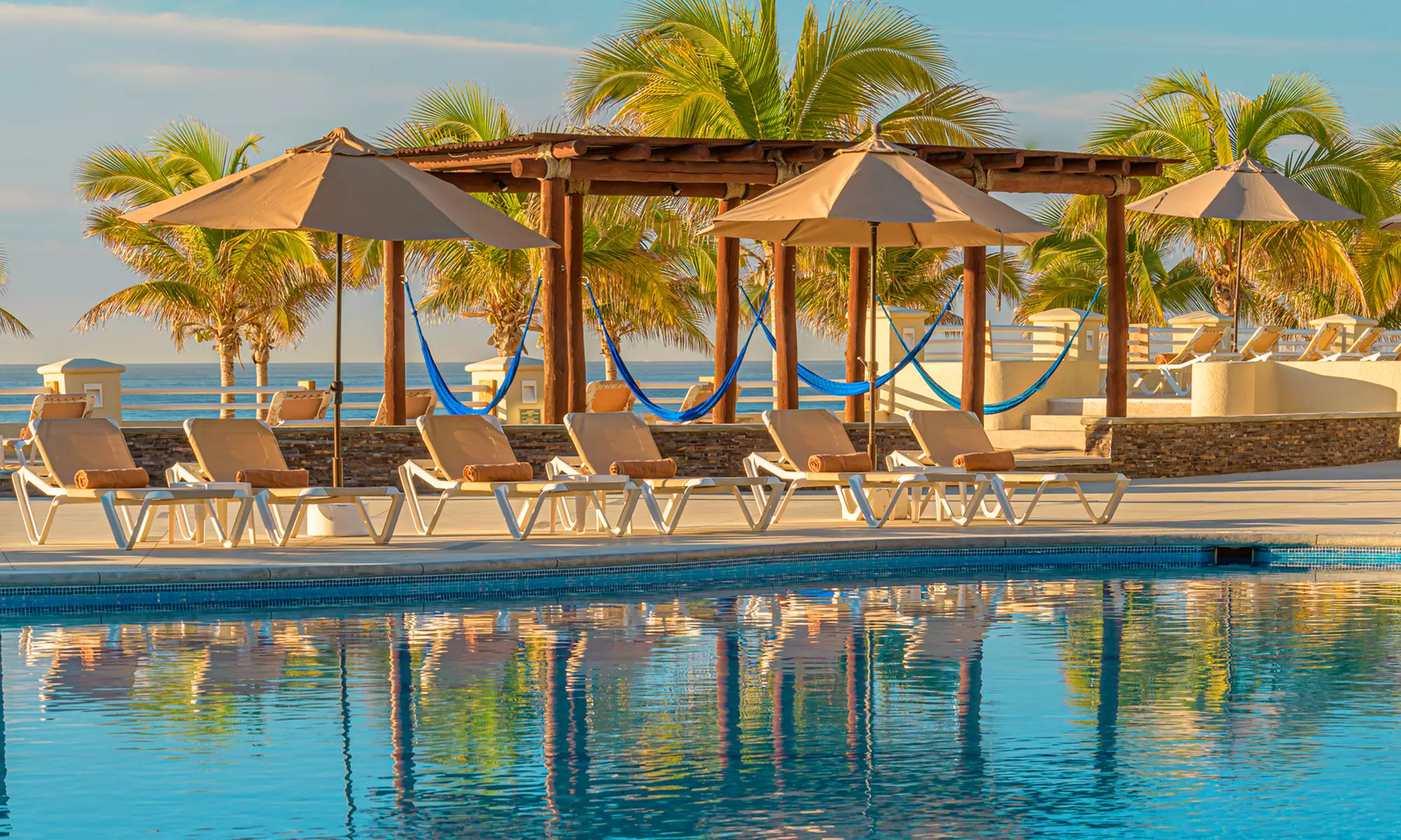 4-Star Beachfront Resort With Pools, Dining & Ocean Views