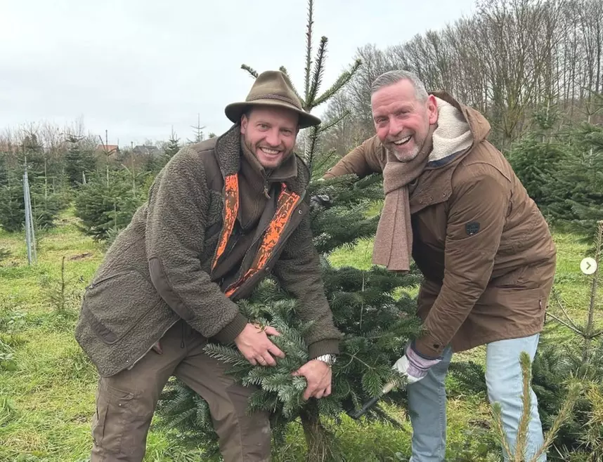 Weihnachtsbaum-Abenteuer: Blaufichte fällen & Glühwein/Punsch