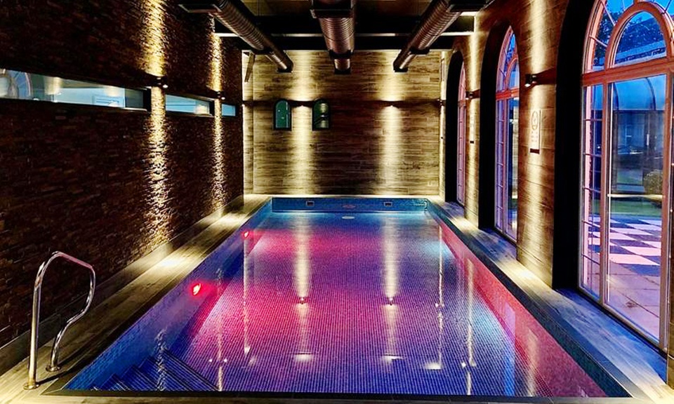 Darlington: Double or Twin Room w/ Breakfast & Optional Leisure Access