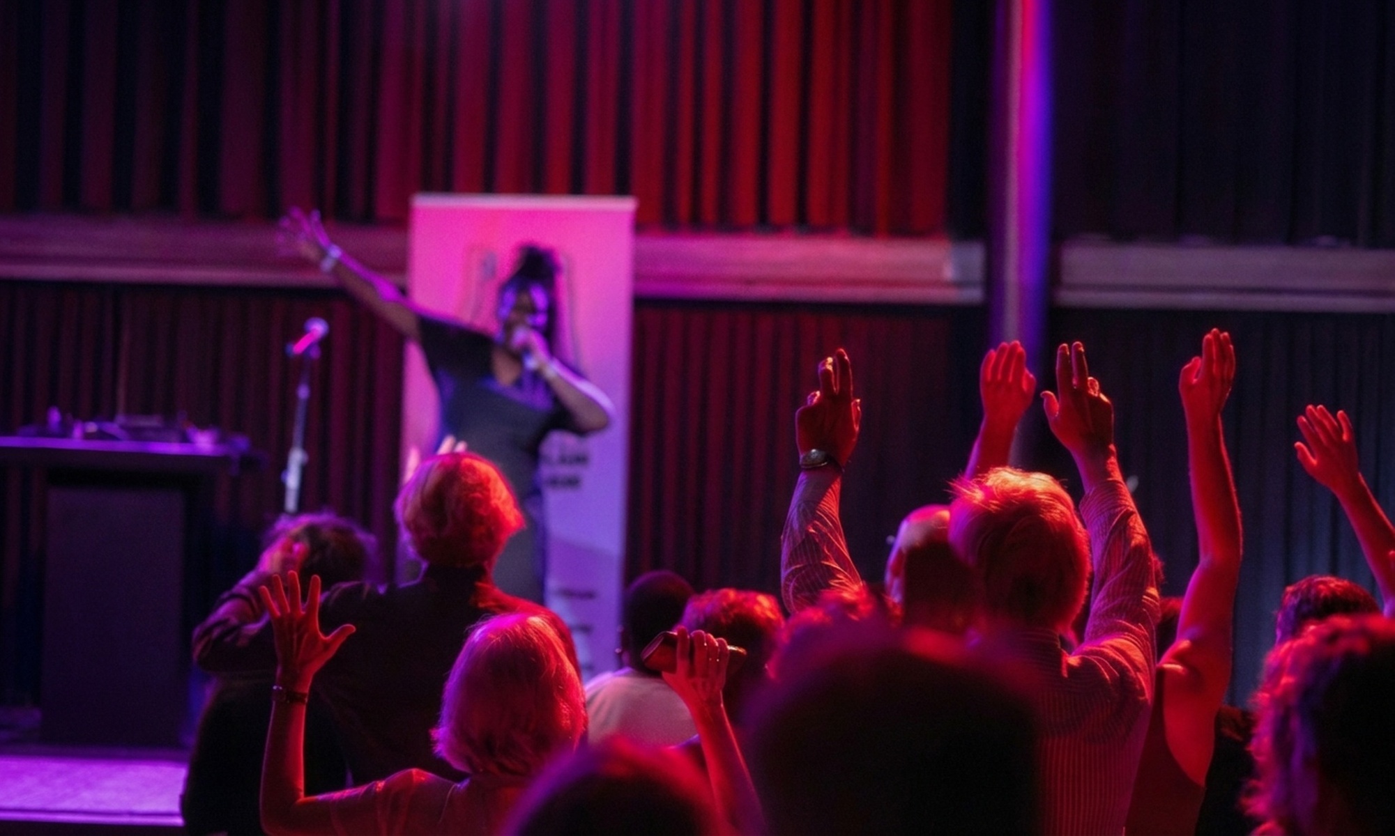 Als toeschouwer of zelf op het podium: Poetry Slam Rotterdam