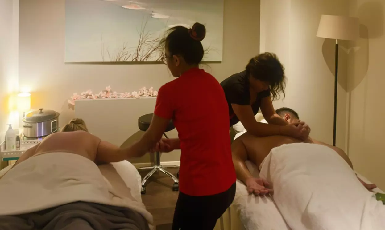 60 oder 90 Min. Hot-Stone-Massage inkl. Sauna & Ruheraum für 1-2 Pers.