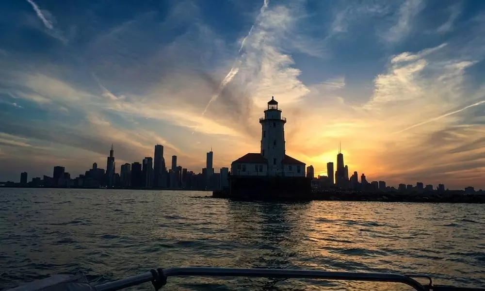 2 Hour Private Boat Tour with Skyline Views – Lake Michigan, Chicago