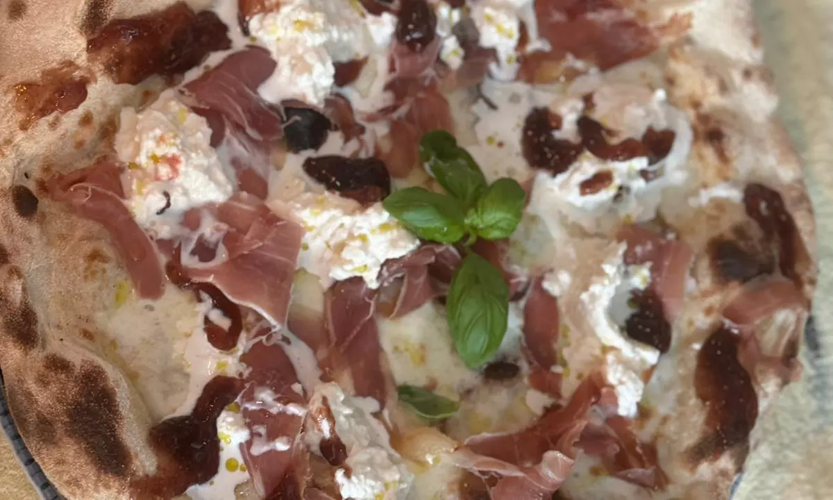 Spezial-Bruschetta, Pizza nach Wahl und Tiramisu für 1-4 Personen