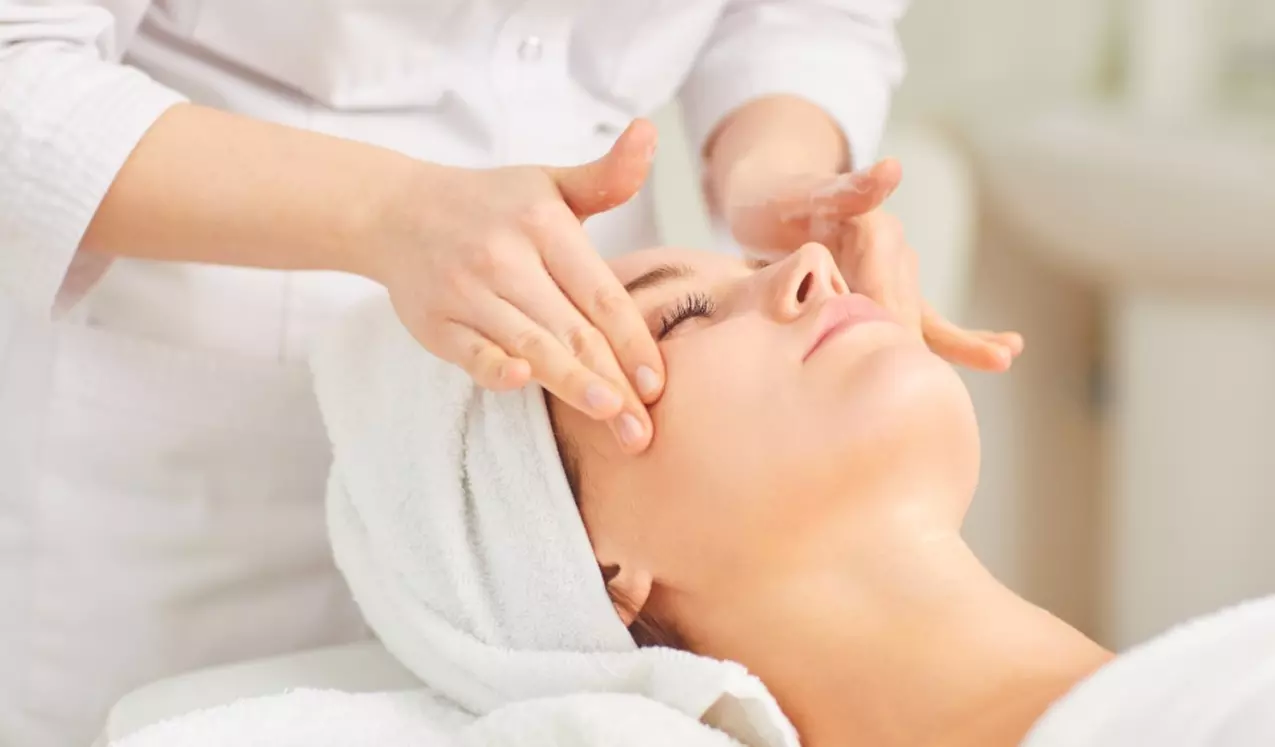 Soin visage : coup d'éclat, hydratant, anti-âge, purifiant, anti-tache