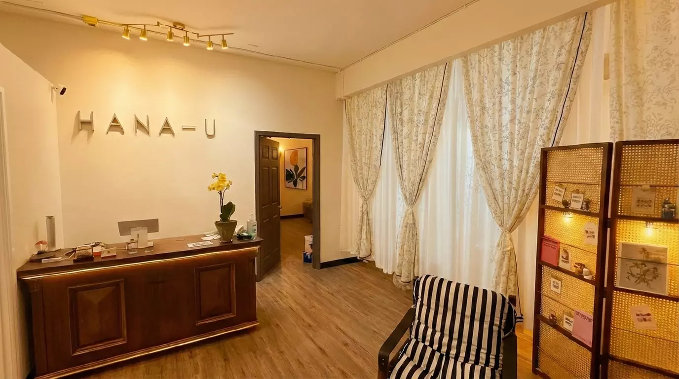 Hanau Beauty: Tailored Manicures & Stylish Cat-Eye Gel Pedicures for Relaxing Pampering (Up to 34% Off)