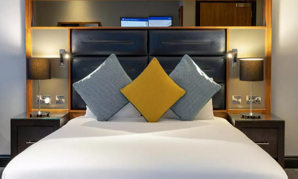 Felbridge: Double Standard with Breakfast