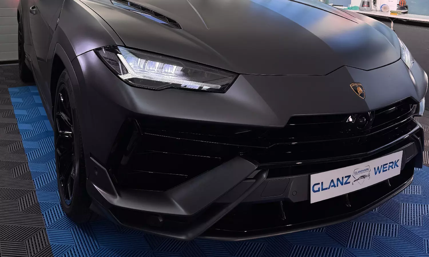 Bis zu 30% Rabatt auf den Professionelle Autopflege (innen und außen) bei GLANZWERK