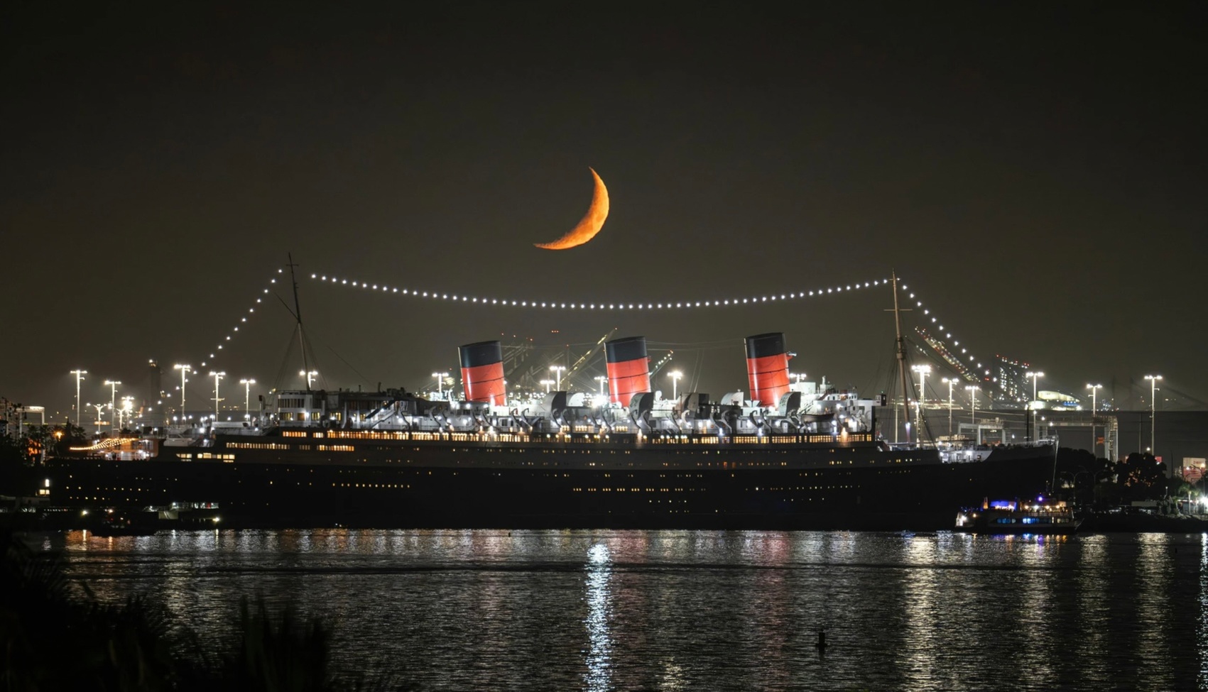 See Haunted Landmarks with Ghostly Waters Boat Tour at Long Beach