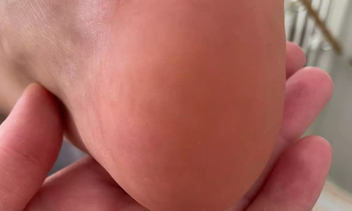 Verzorgende pedicure met ontspannende massage & verzorgde afwerking