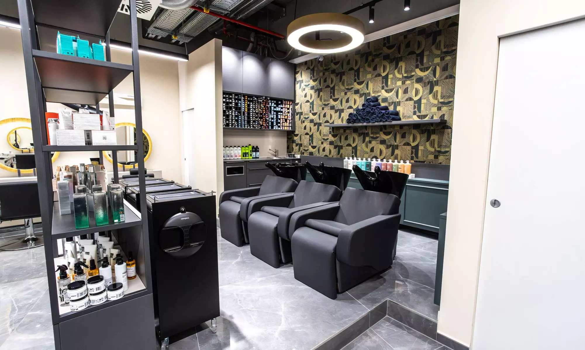 Waschen, Schneiden, Föhnen optional inkl. Farbe oder Ansatzfarbe