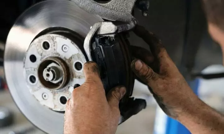 Pastillas, discos y líquido de frenos para 2 o 4 ruedas