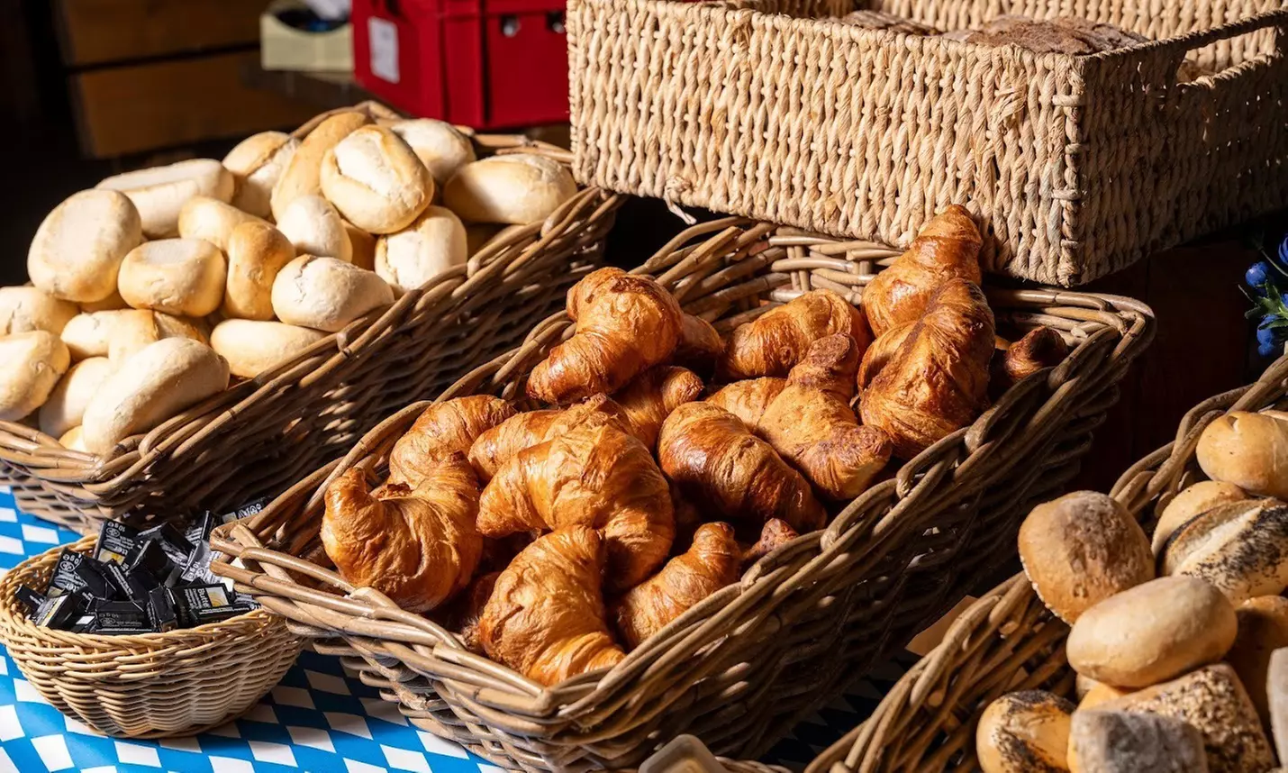 Bayerischer Familienbrunch am Sonntag mit Buffet für 2 Personen