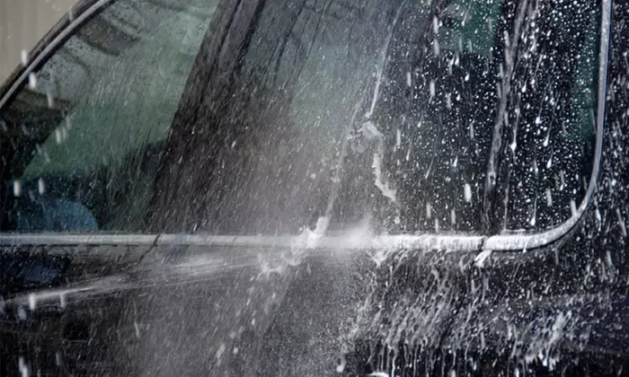 Premium-Autowäsche „Das Beste“ für streifenfreien Glanz für 1 Fahrzeug