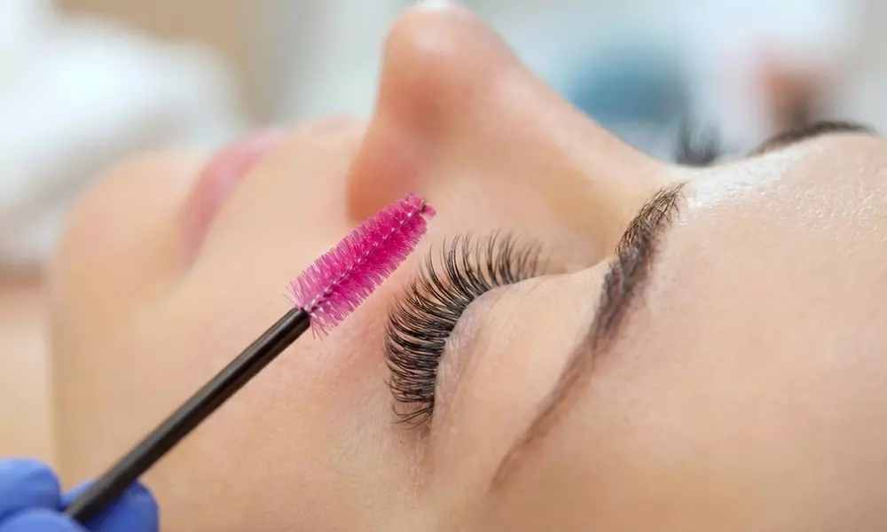 Shellac Manicure or Classic Eyelash Extensions for a Stunning Look