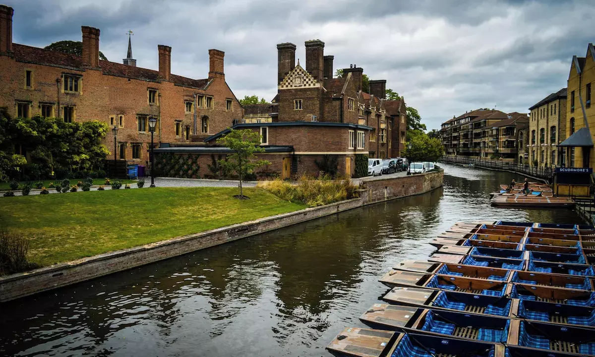 Cambridgeshire: Deluxe Double Room or Executive King Room w/ Breakfast