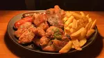 Menú de parrillada para 2 o 4 personas con postre y bebida