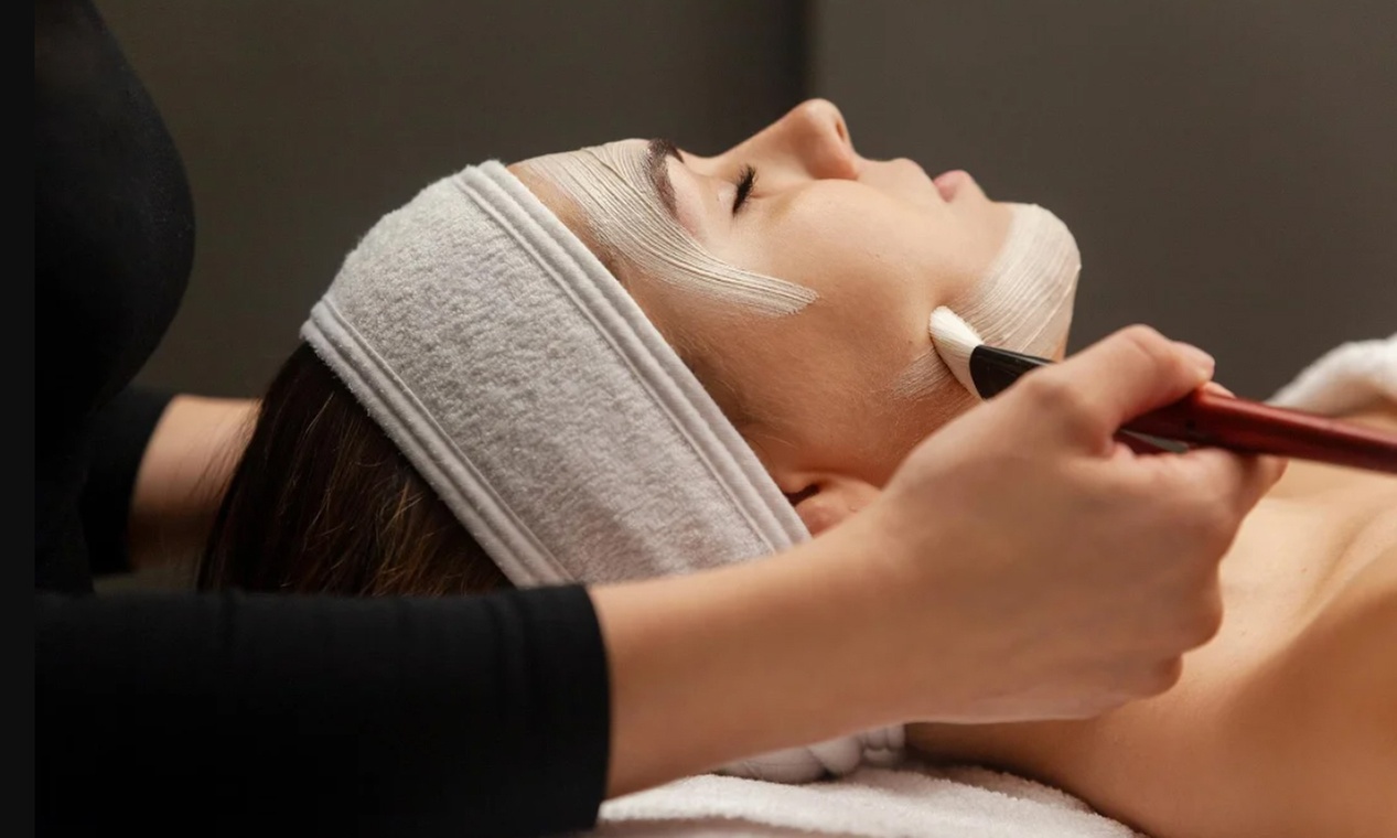 Verfrissende huidboost met intensieve microdermabrasie en verzorging