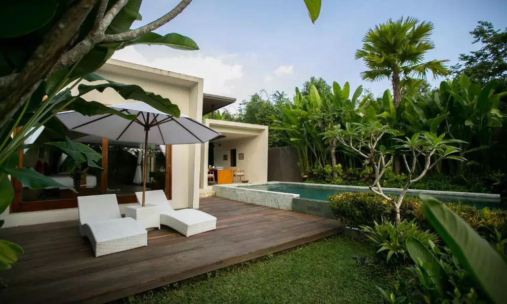 Bali: 5 or 7 Nights with Massage & more at Senetan Villas & Spa Resort