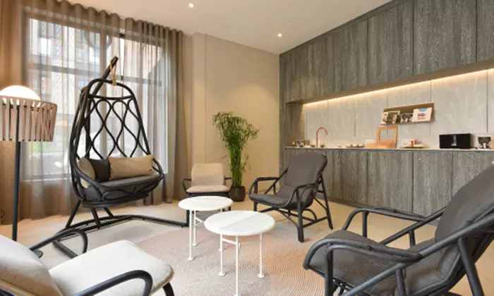 Leuven-La-Neuve: Doppelzimmer mit Late Check-out, opt Frühstück